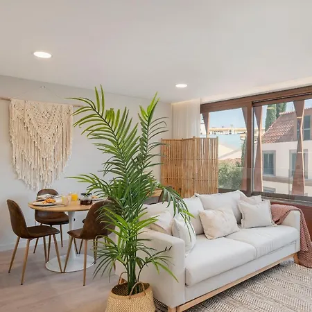 Cine Park Residences By An Island